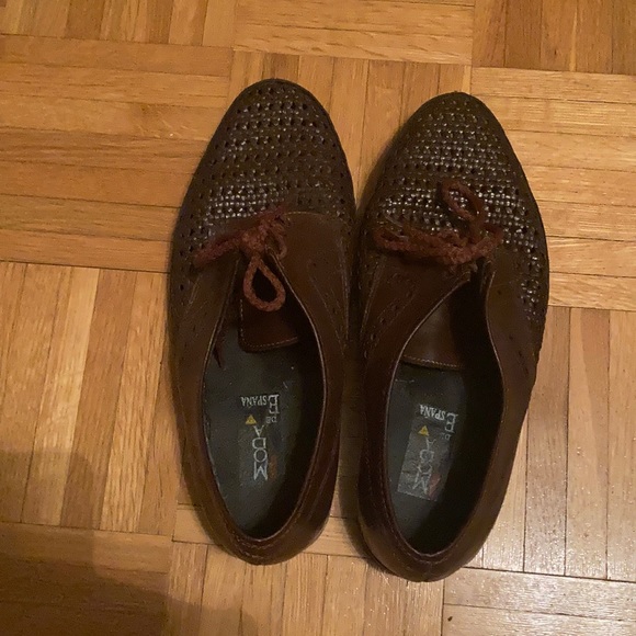 Perforated dress shoes size 42. ( About a US 8) - Picture 3 of 7